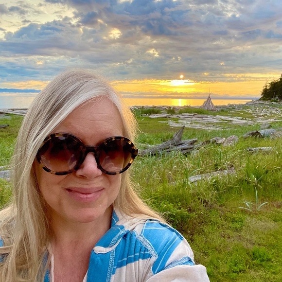 Meet your Posher, Jolie - Picture 3 of 15